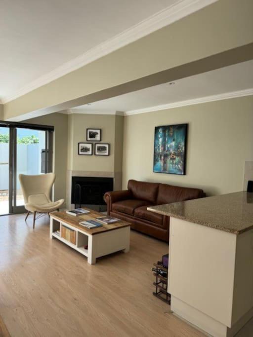 Luxury Townhouse In Stellenbosch Central Екстер'єр фото